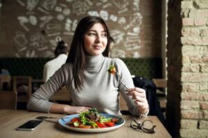 mindfulness help binge eating